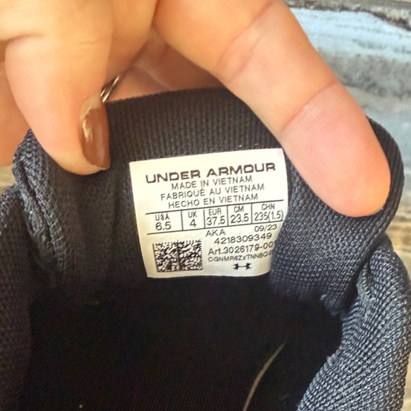 Under Armour Women’s Charged Assert 10 Black Athletic Sneakers - Picture 7 of 7